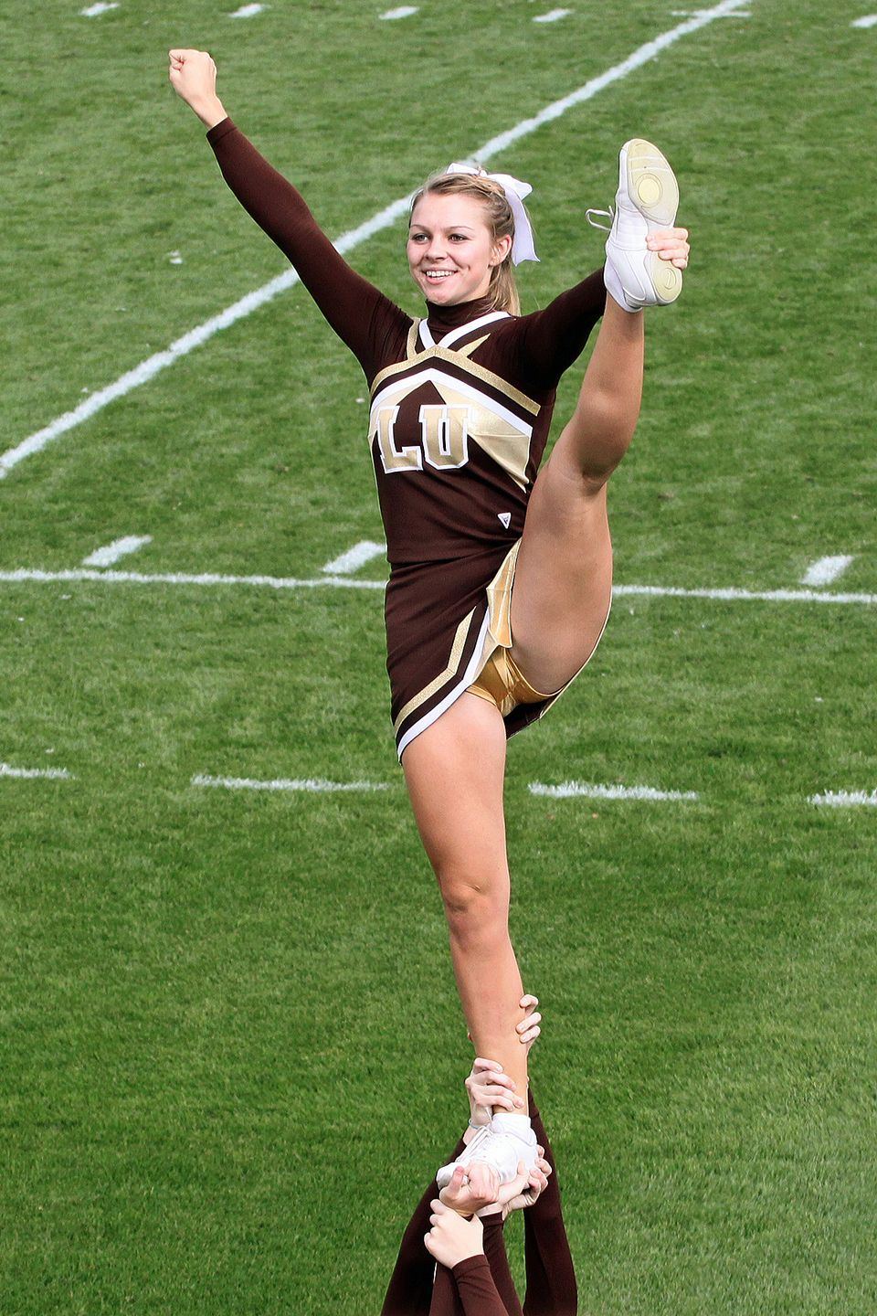 Candid cheerleader upskirt pictures  pic