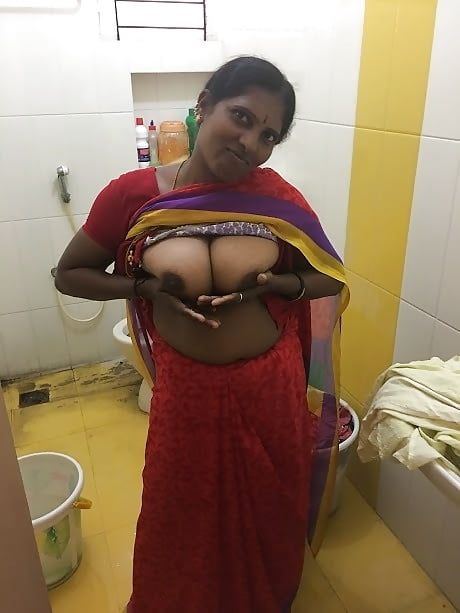 Aunty boob show